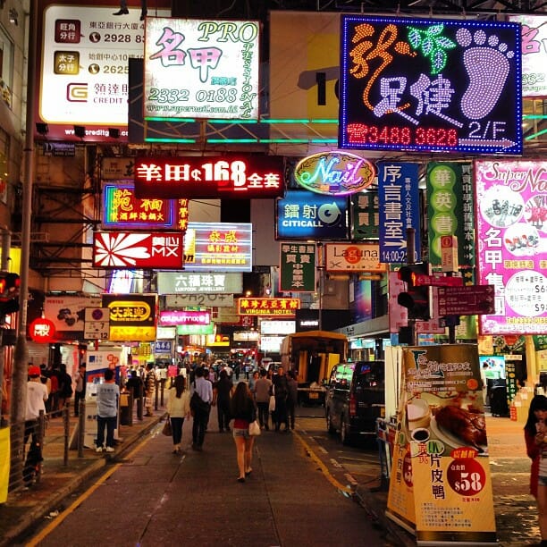neon-sign-overload-on-the-streets-of-mongkok.-hongkong-hk-hkig